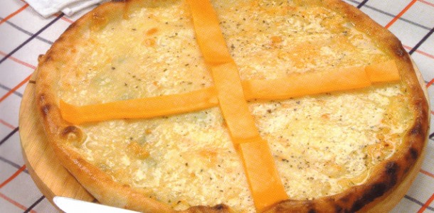 Pizza aux quatres fromages
