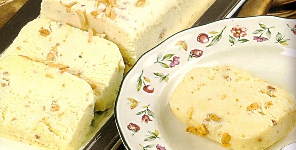 Crème glacée aux amandes