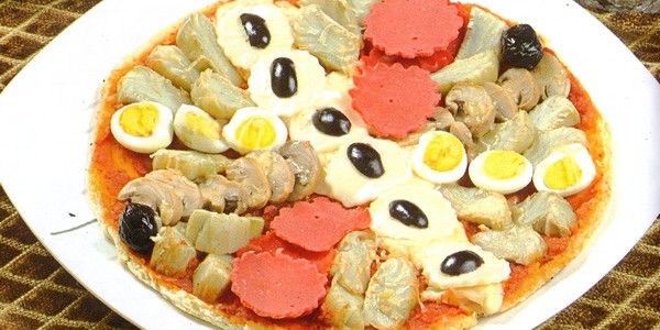 Pizza à garniture variée