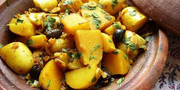 Tajine épicé de pommes de terre aux olives
