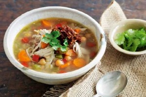 Chorba de poulet aux légumes et pois chiches